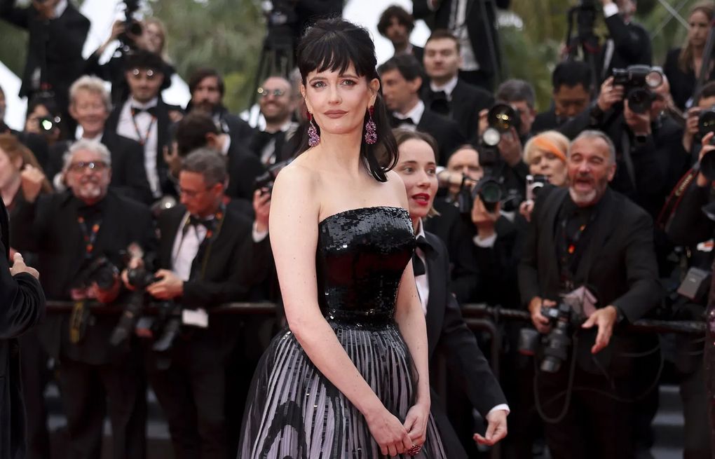 Eva Green wearing a sophisticated black dress mixing lace and leather details on the Cannes red carpet.