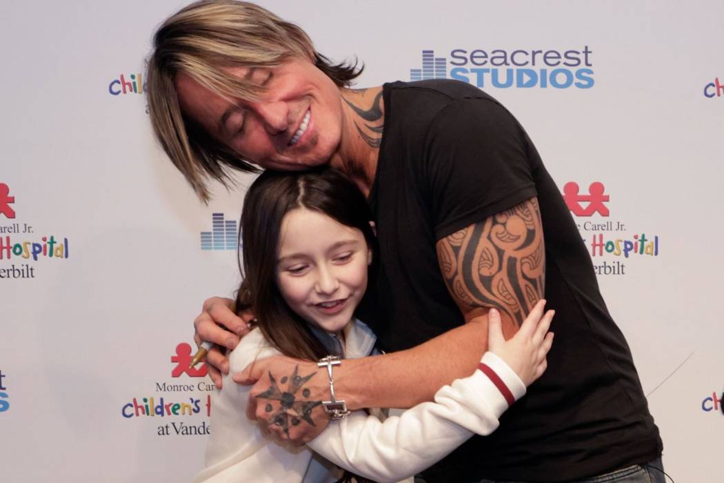 Keith Urban Donates Guitars to Nashville Children’s Hospital
